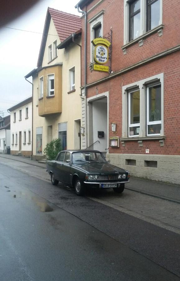 Altes Sängerheim Hotell Quierschied Exteriör bild