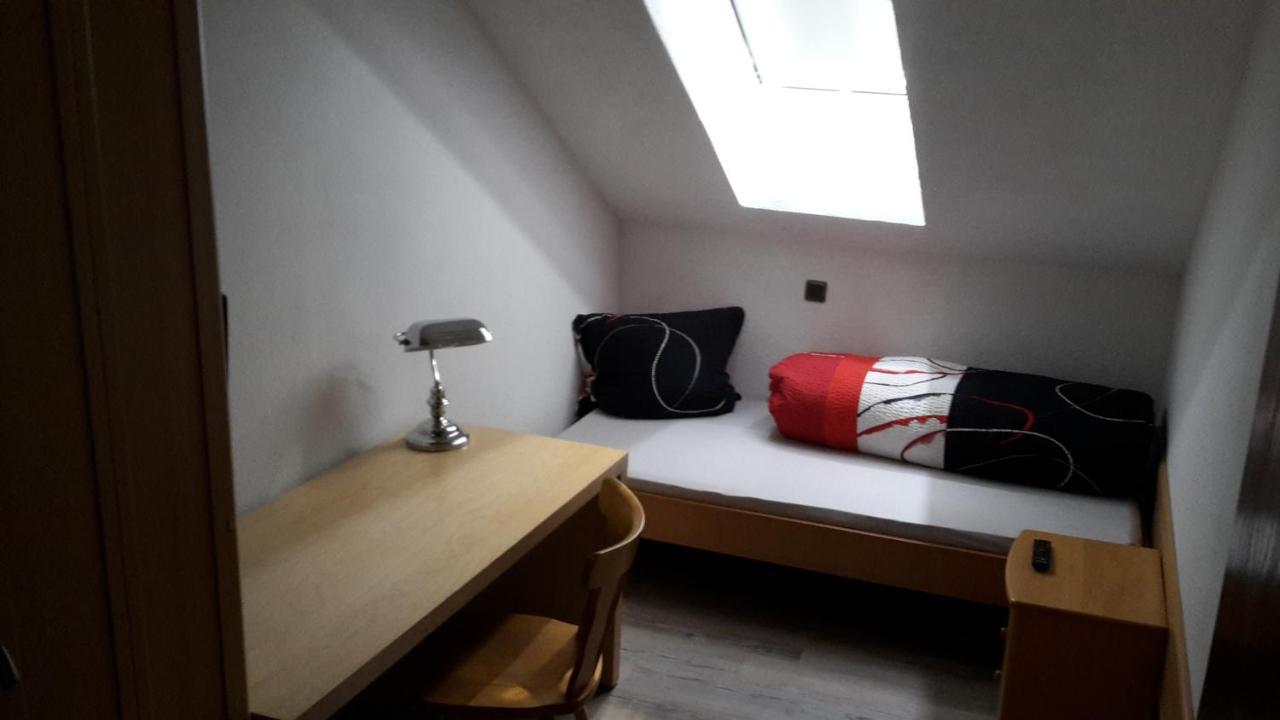 Altes Sängerheim Hotell Quierschied Exteriör bild