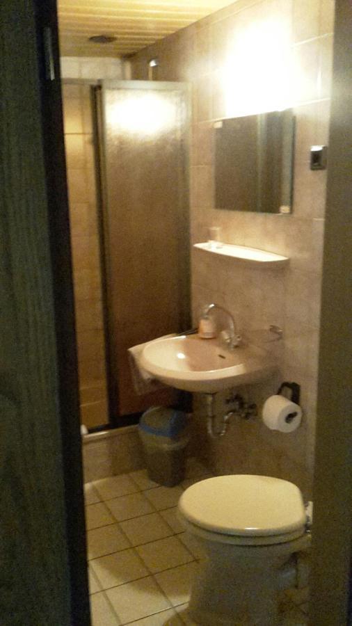Altes Sängerheim Hotell Quierschied Exteriör bild