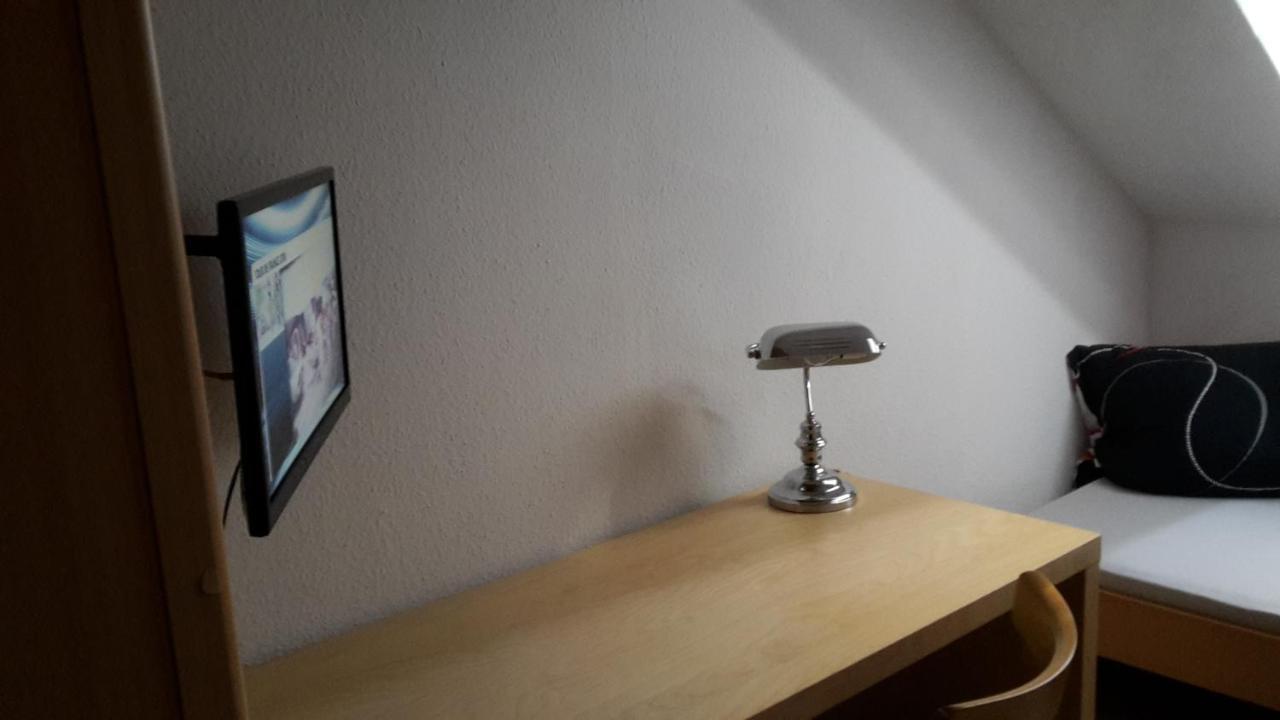 Altes Sängerheim Hotell Quierschied Exteriör bild