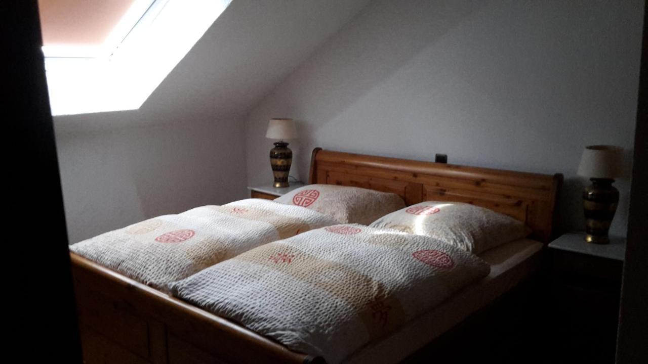 Altes Sängerheim Hotell Quierschied Exteriör bild