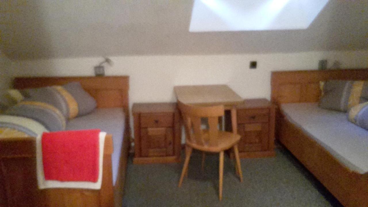 Altes Sängerheim Hotell Quierschied Exteriör bild