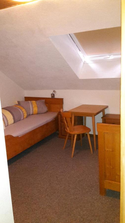 Altes Sängerheim Hotell Quierschied Exteriör bild